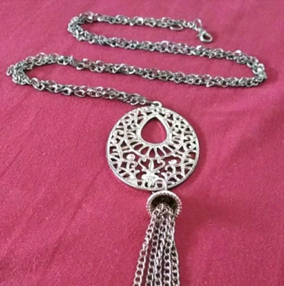 silver chain necklace with pendant